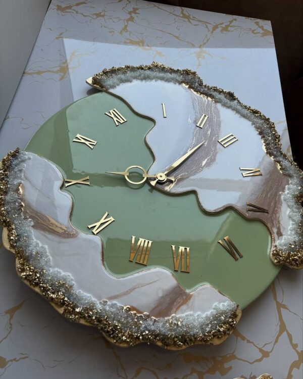Resinarticrafts resin clock